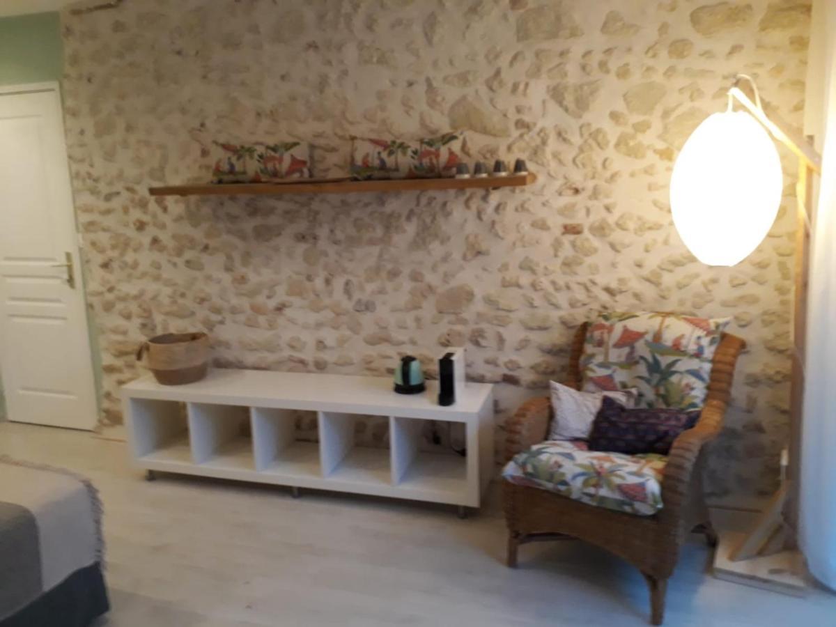 Les 3 Echoppes Bed & Breakfast Charge Luaran gambar